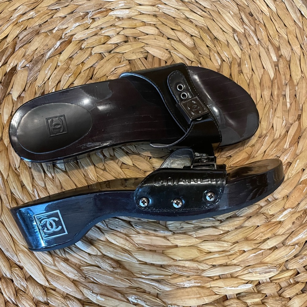 CHANEL Wood Sandal. Size 38 - Picture 2 of 9